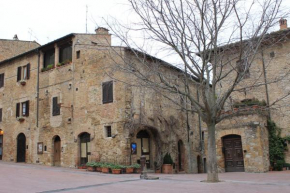 Отель A La Casa Dei Potenti  Сан-Джиминьяно